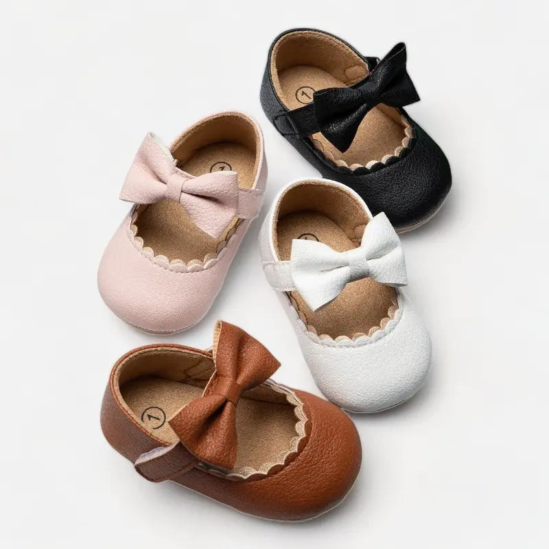 Chaussons en cuir avec nœud papillon pour bébé