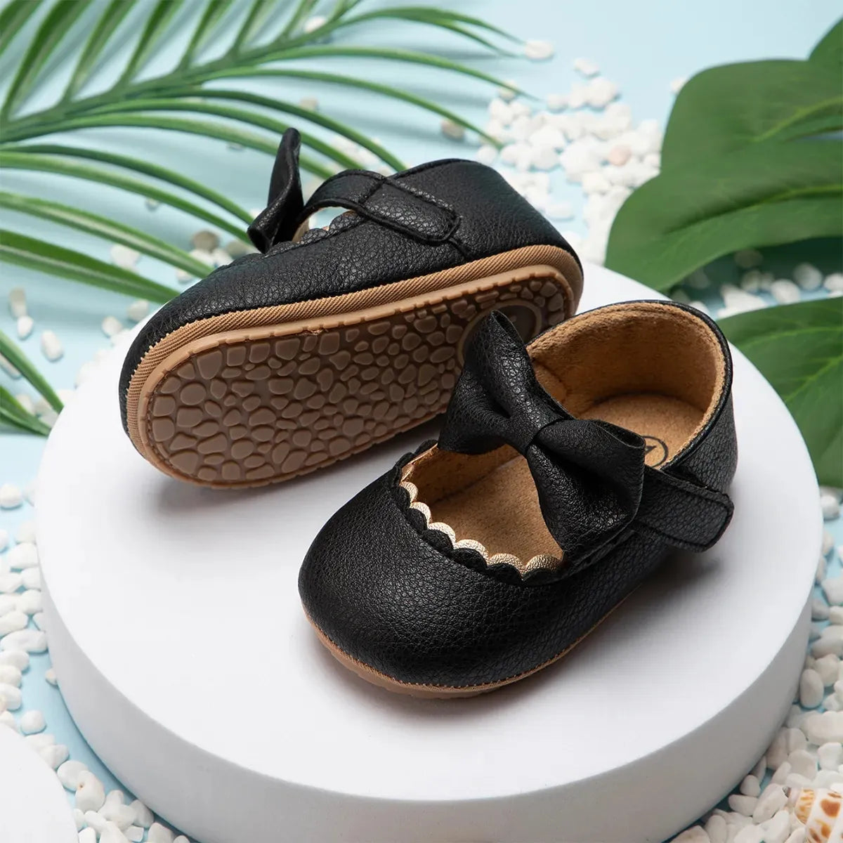 Chaussons en cuir avec nœud papillon pour bébé