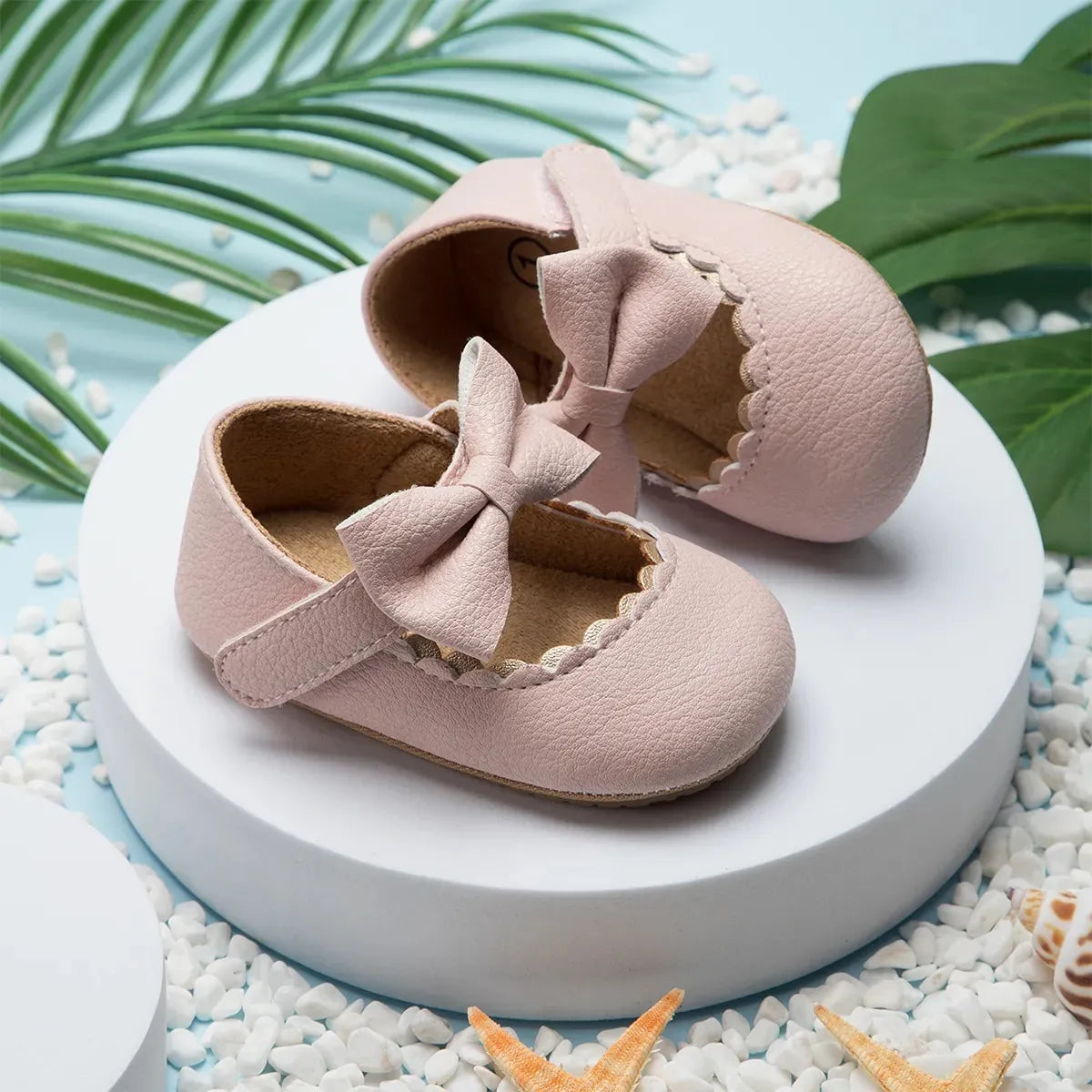 Chaussons en cuir avec nœud papillon pour bébé