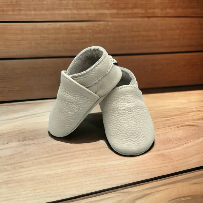 Chaussons en cuir sans lacets pour bébé