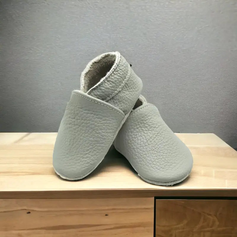 Chaussons en cuir sans lacets pour bébé