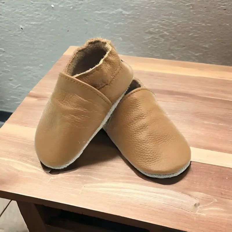 Chaussons en cuir sans lacets pour bébé