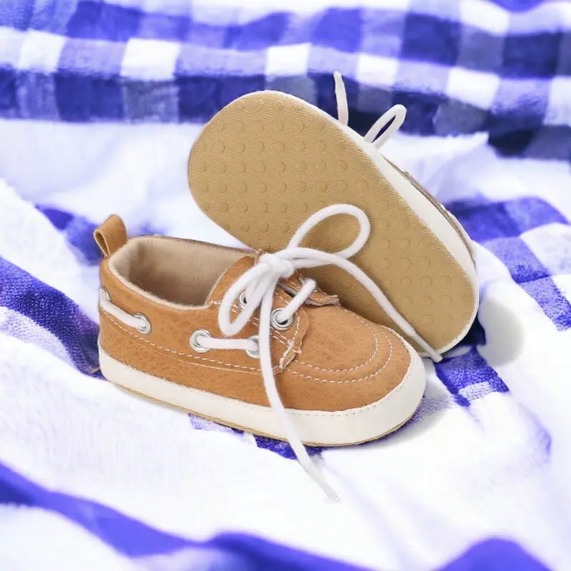 Chaussures bateau en cuir pour bébé